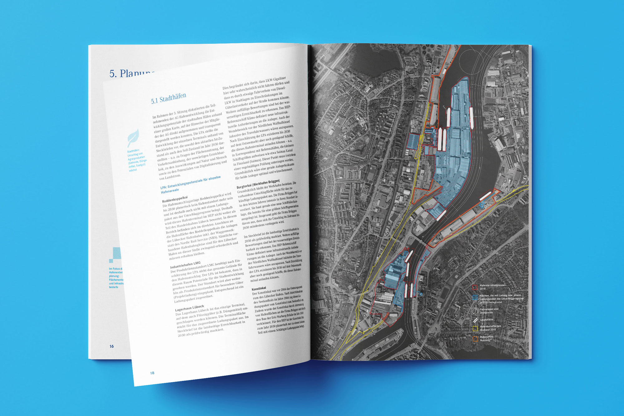 Abbildung der Broschüre des Abschlussberichts für den Hafen Lübeck auf blauem Hintergund.